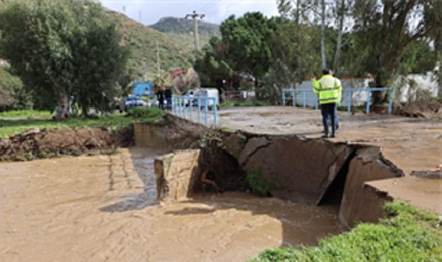 İzmir Büyükşehir Belediyesi'nin yağış seferberliği sürüyor
