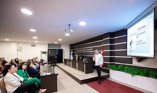 Narlıdere'de Kuşaklar Arası Çatışma Konuşuldu