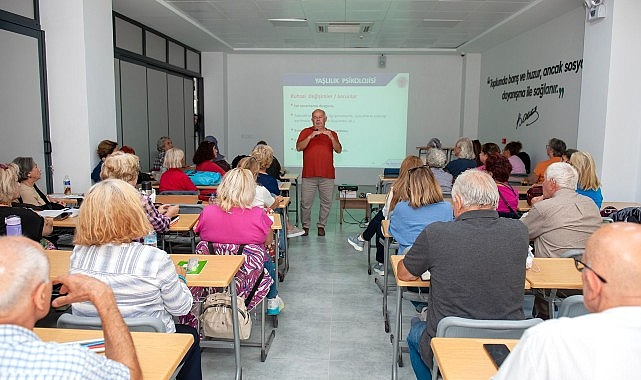 Karşıyaka'nın 3. Yaş Üniversitesi'nde 2. dönem başladı