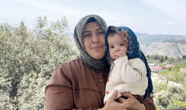Antalya'da Anne-Kızın Doğal Anları Sosyal Medyada Viral Oldu