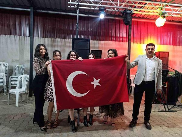 Kemerdamları'nda Anneler Günü Leopar Gecesi Coşkuyla Kutlandı