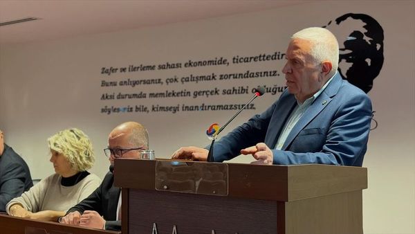 Rektör Hatipler, Trakya Üniversitesi Öğrenci Topluluklarını Şenlikte Ziyaret Etti