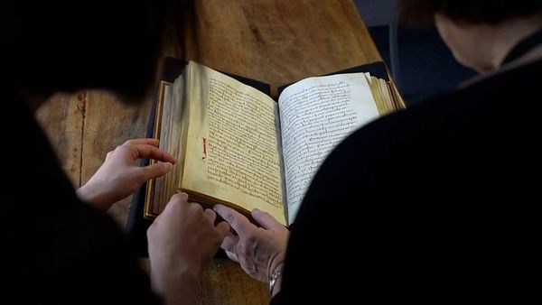 Roma Kütüphanesinde 9. Yüzyıla Ait En Eski İngiliz Şiiri Elyazması Bulundu