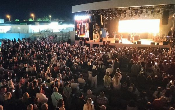 Mari Kraimbrery Antalya Manavgat'ta Zafer Günü Konseri Verdi
